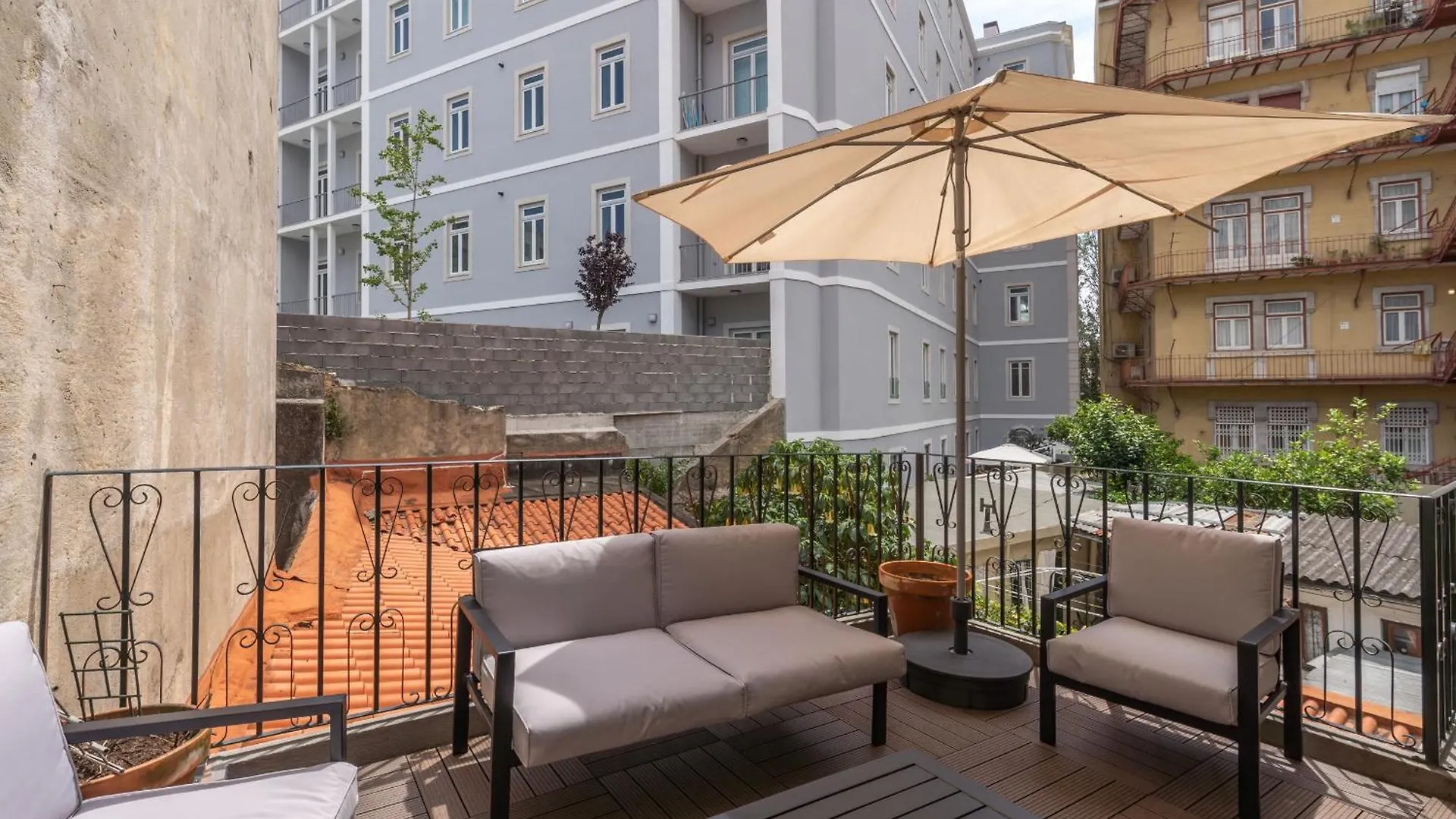 Apartment In Lisbon City Center With A Terrace, 317