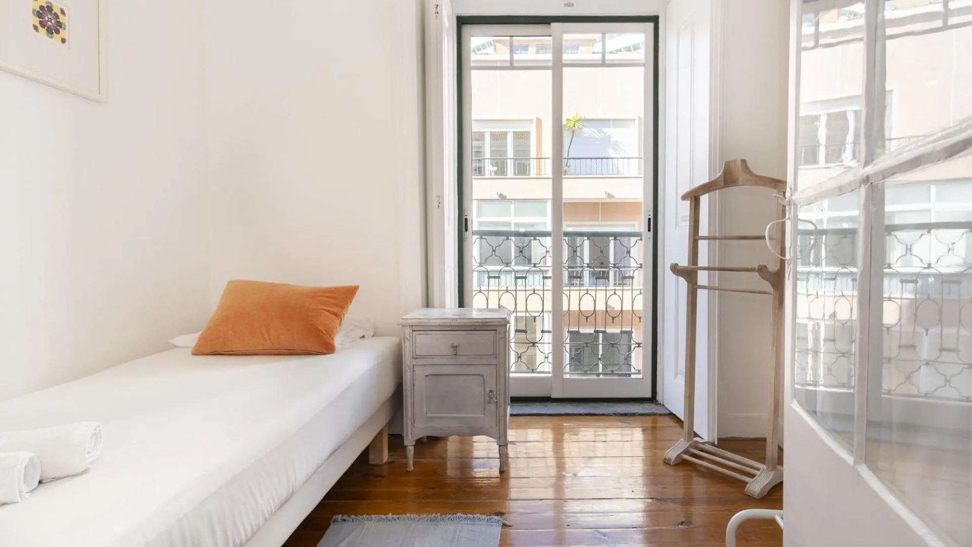 Apartment In Lisbon City Center With A Terrace, 317 0*,