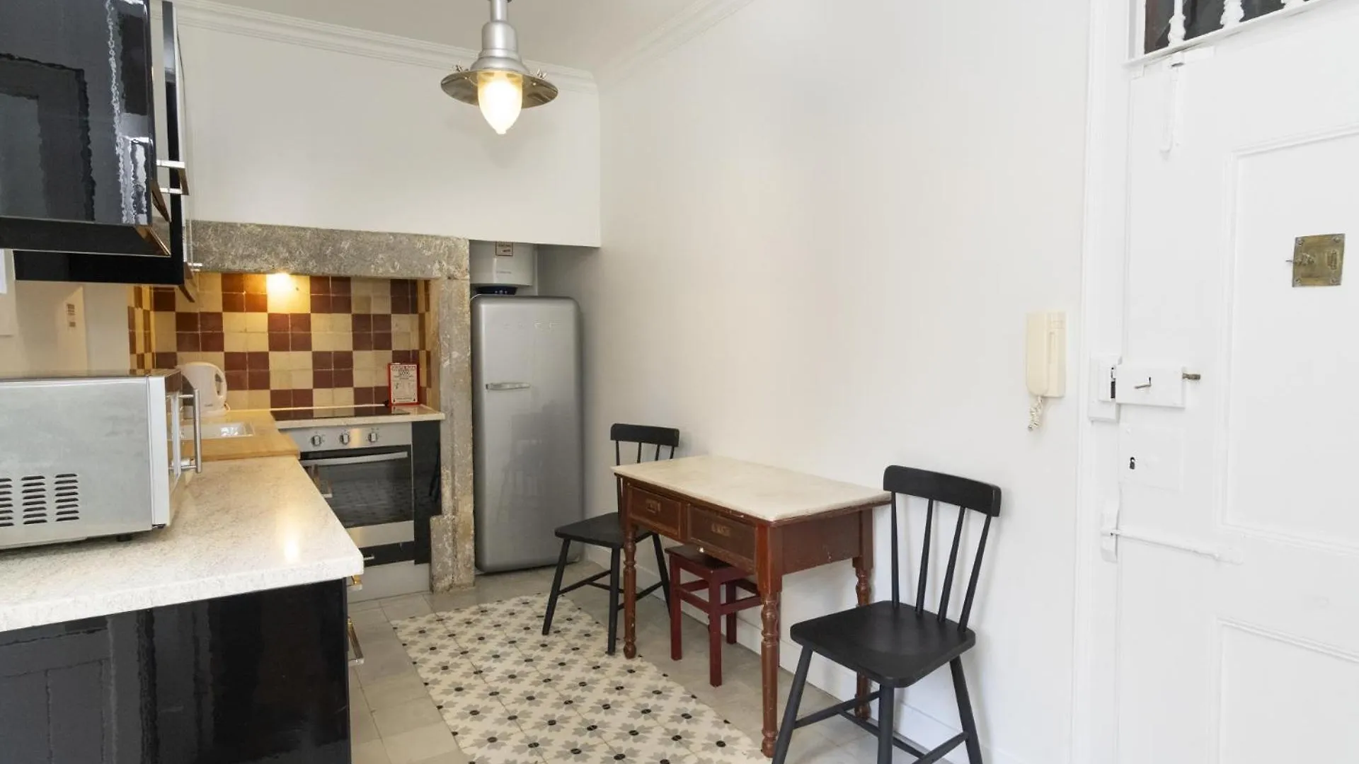 Apartment In Lisbon City Center With A Terrace, 317